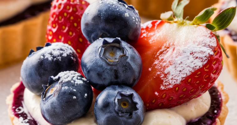Summer Sweetness: Effortless Berry Tartlets with Luscious Vanilla Cream